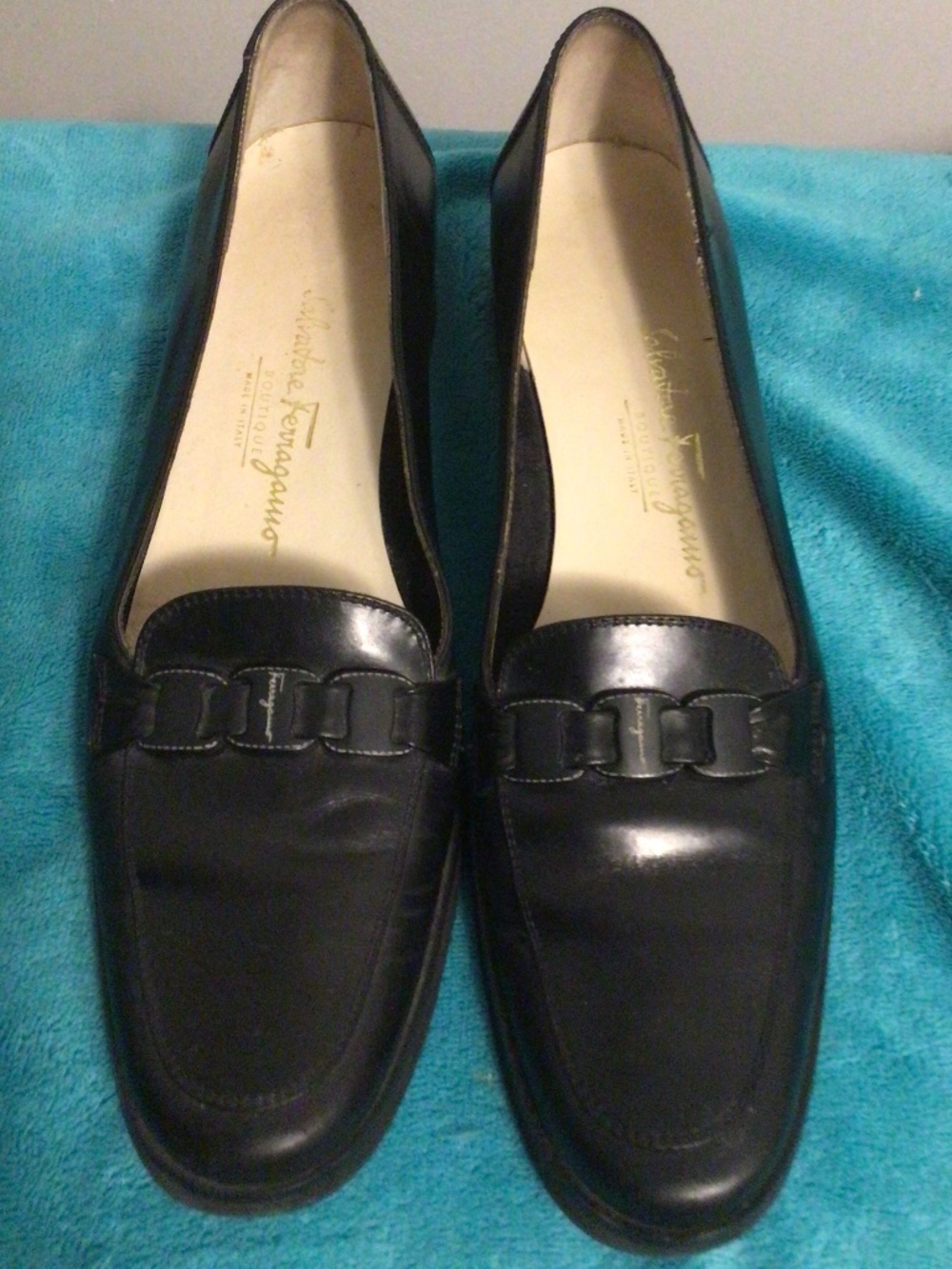 Salvatore Ferragamo leather loafer with rubber sole Sz 9